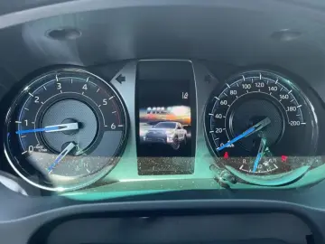 Toyota HiLux 4x4 Double Cab MHEV Autm. Invincible