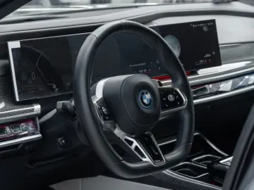 750e M SPORT.SKY.SOFTC.B&W.DR.ASS.360.INDIVIDUAL
