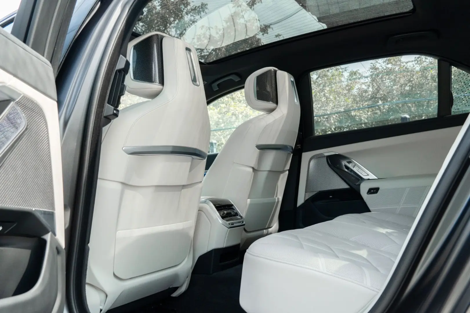 750e M SPORT.SKY.SOFTC.B&W.DR.ASS.360.INDIVIDUAL