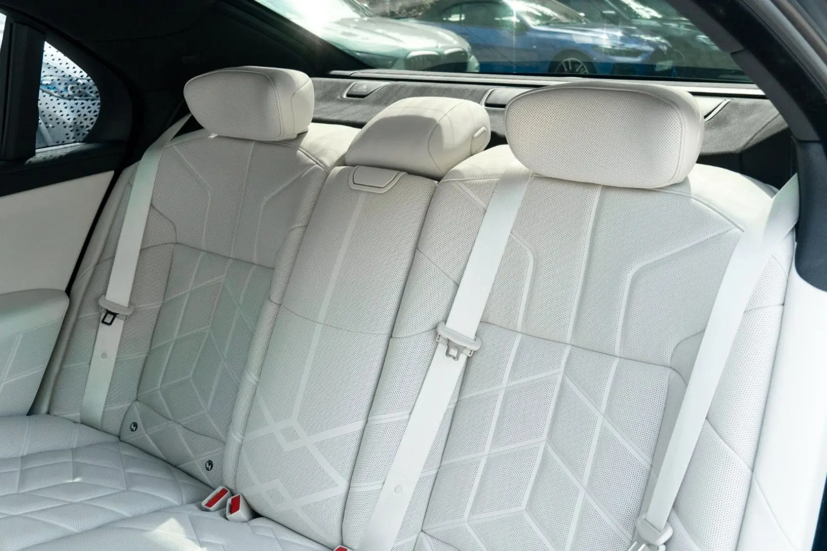 750e M SPORT.SKY.SOFTC.B&W.DR.ASS.360.INDIVIDUAL