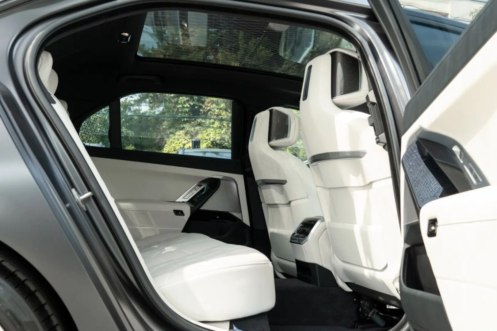 750e M SPORT.SKY.SOFTC.B&W.DR.ASS.360.INDIVIDUAL