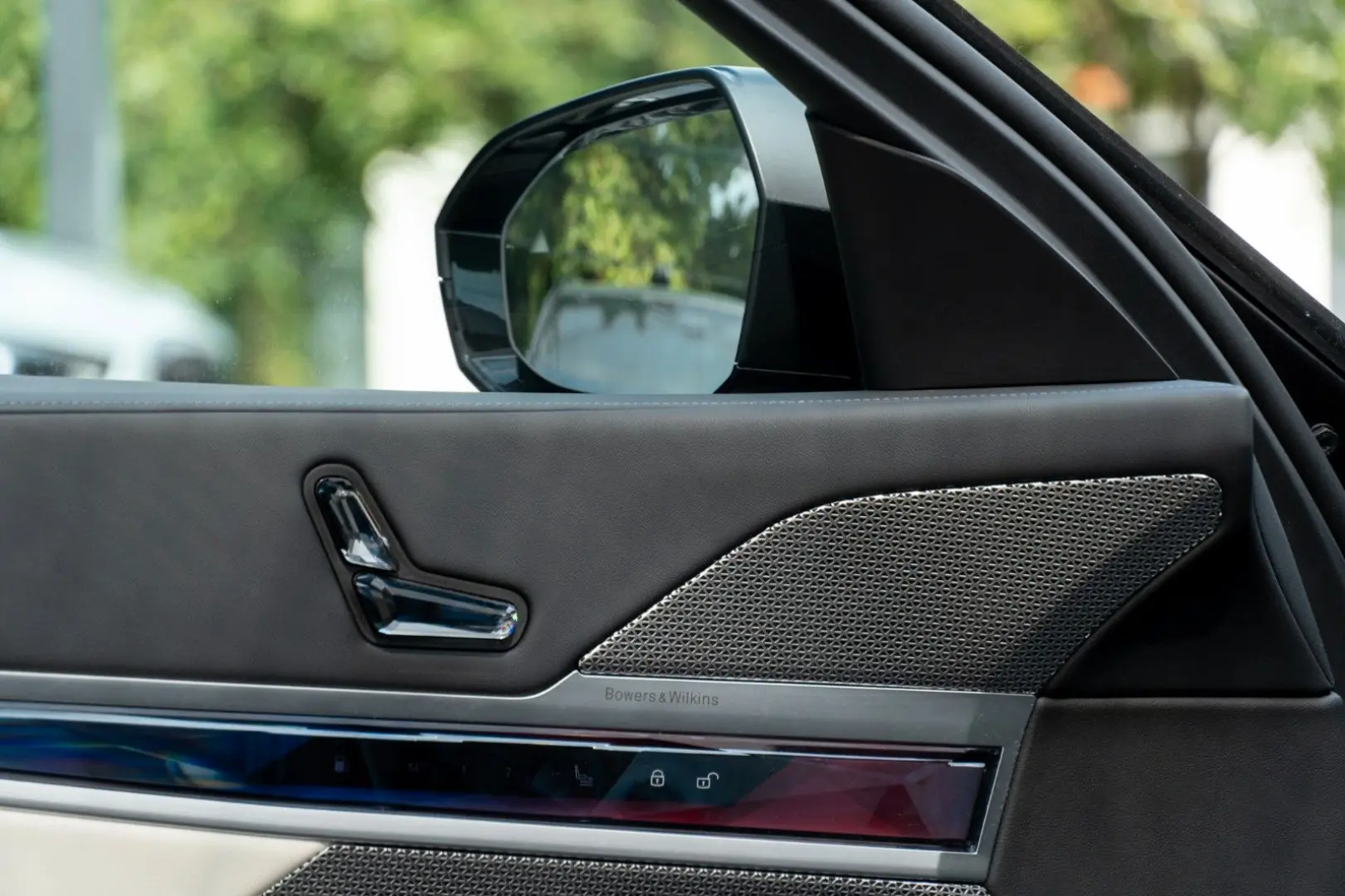 750e M SPORT.SKY.SOFTC.B&W.DR.ASS.360.INDIVIDUAL