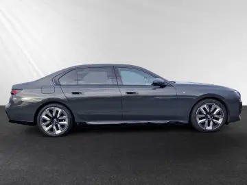 750e xDrive  € 1.190 Zubehörbonus M Sport Pro