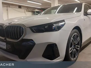 520i A Lim M-Sport Pano AHK 360  Sitzbelü Pano