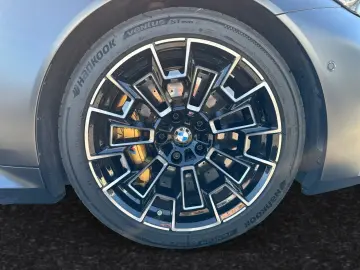 M5 Limousine  € 1.190 Zubehörbonus MDriver'sPack