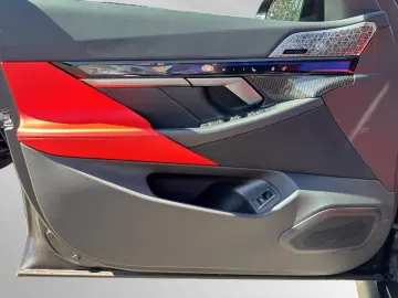 M5 Limousine  € 1.190 Zubehörbonus MDriver'sPack