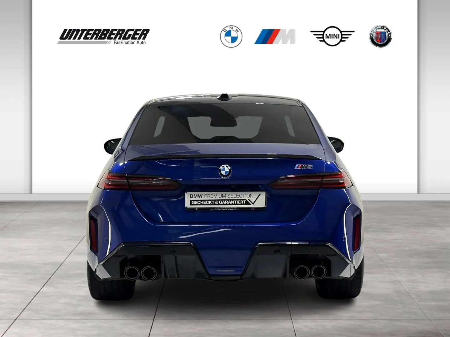 M5 Limousine AHK M Drivers Carbon Ext ACC 360