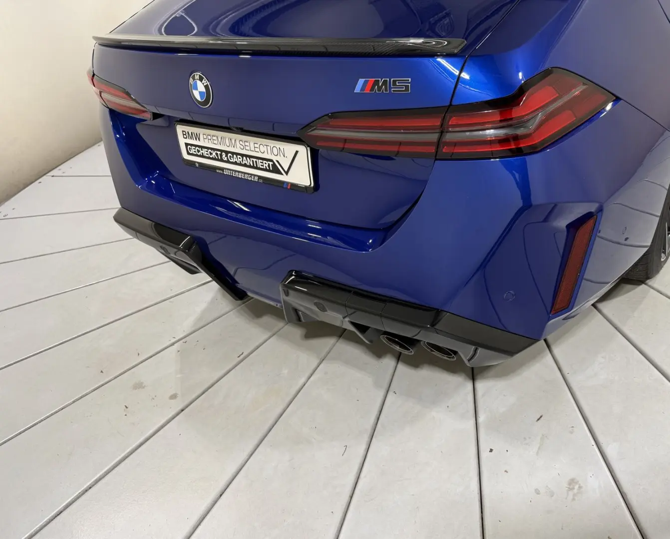 M5 Limousine AHK M Drivers Carbon Ext ACC 360