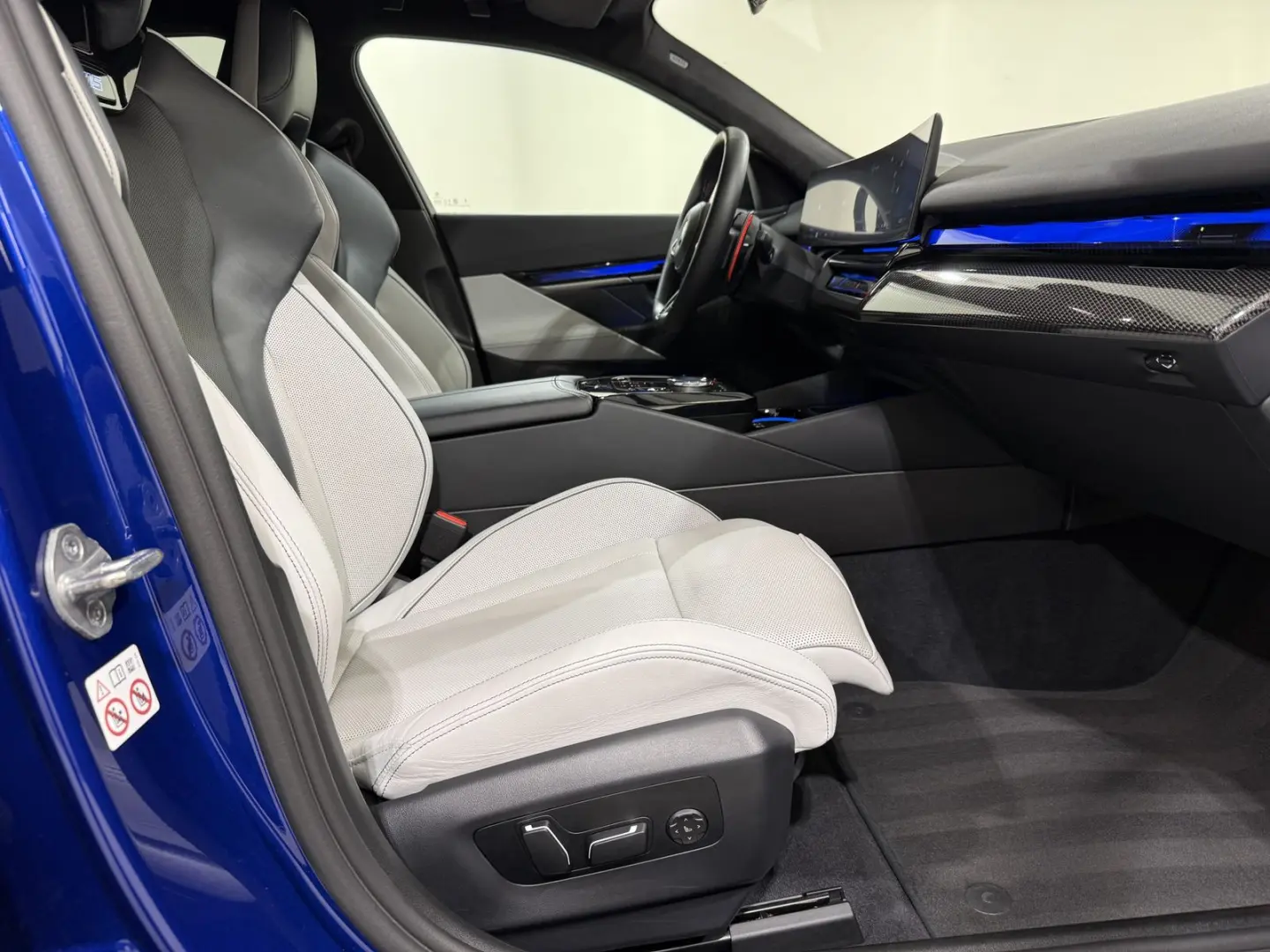 M5 Limousine AHK M Drivers Carbon Ext ACC 360