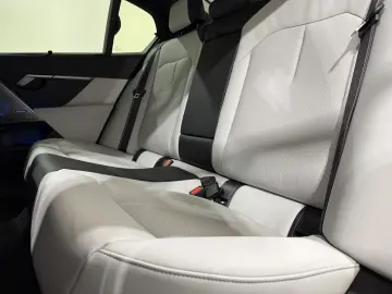 M5 Limousine AHK M Drivers Carbon Ext ACC 360