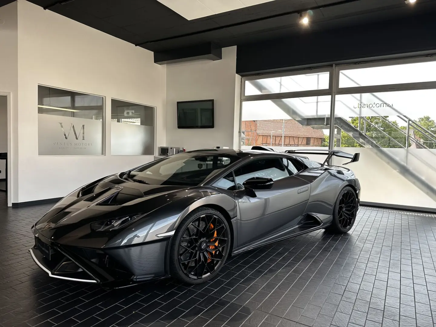 Huracán STO  LIFT V10 WARRANTY AKRAPOVIC