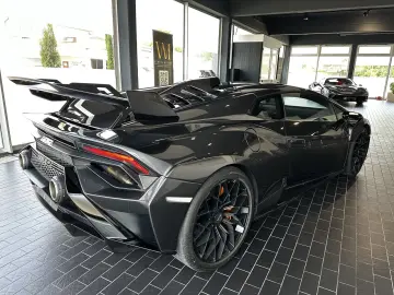 Huracán STO  LIFT V10 WARRANTY AKRAPOVIC