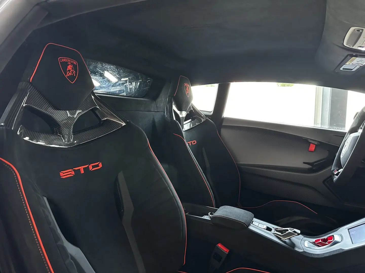 Huracán STO  LIFT V10 WARRANTY AKRAPOVIC