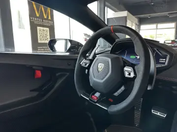 Huracán STO  LIFT V10 WARRANTY AKRAPOVIC