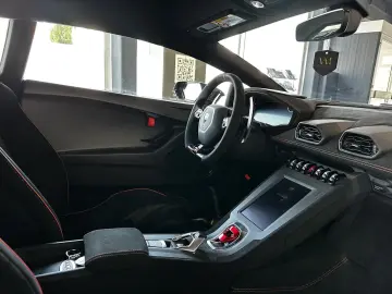 Huracán STO  LIFT V10 WARRANTY AKRAPOVIC