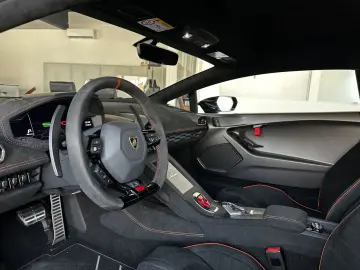 Huracán STO  LIFT V10 WARRANTY AKRAPOVIC