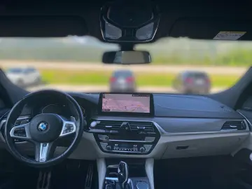 640i xDrive Gran Turismo M Sport HUD Pano H K