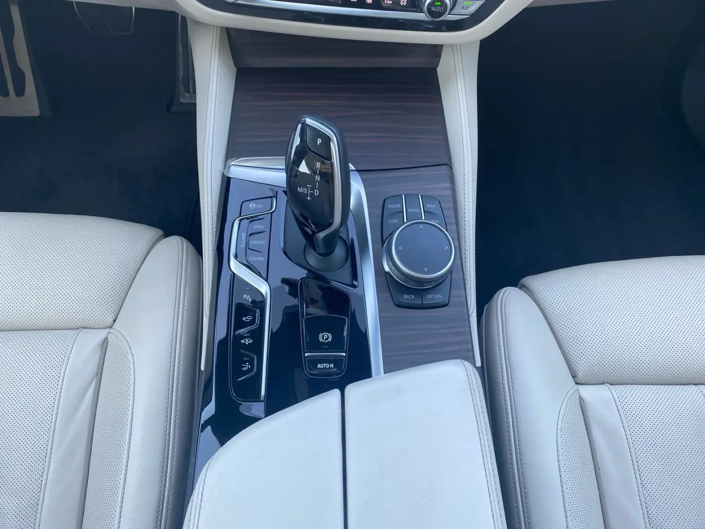 640i xDrive Gran Turismo M Sport HUD Pano H K