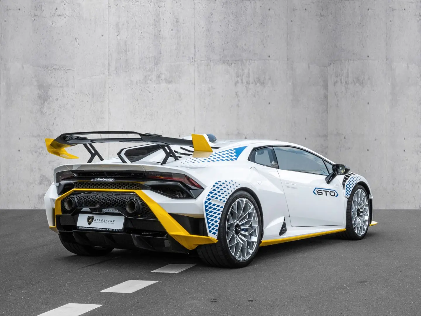 Huracan STO Bianco Monocerus  Lifting System