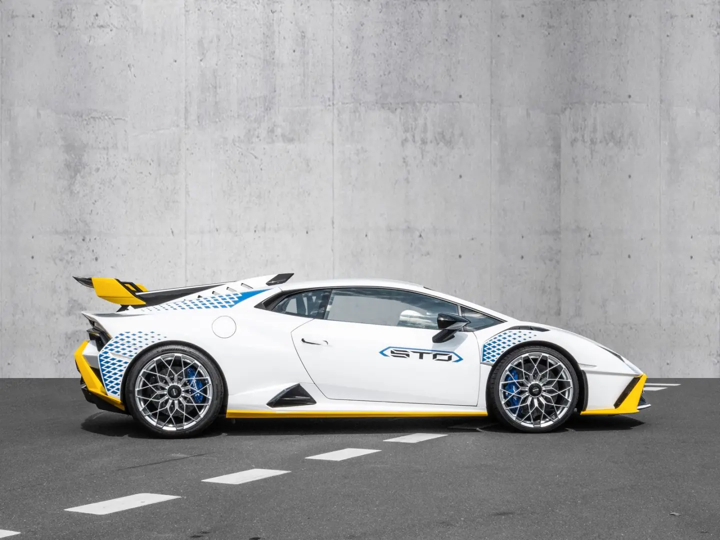 Huracan STO Bianco Monocerus  Lifting System