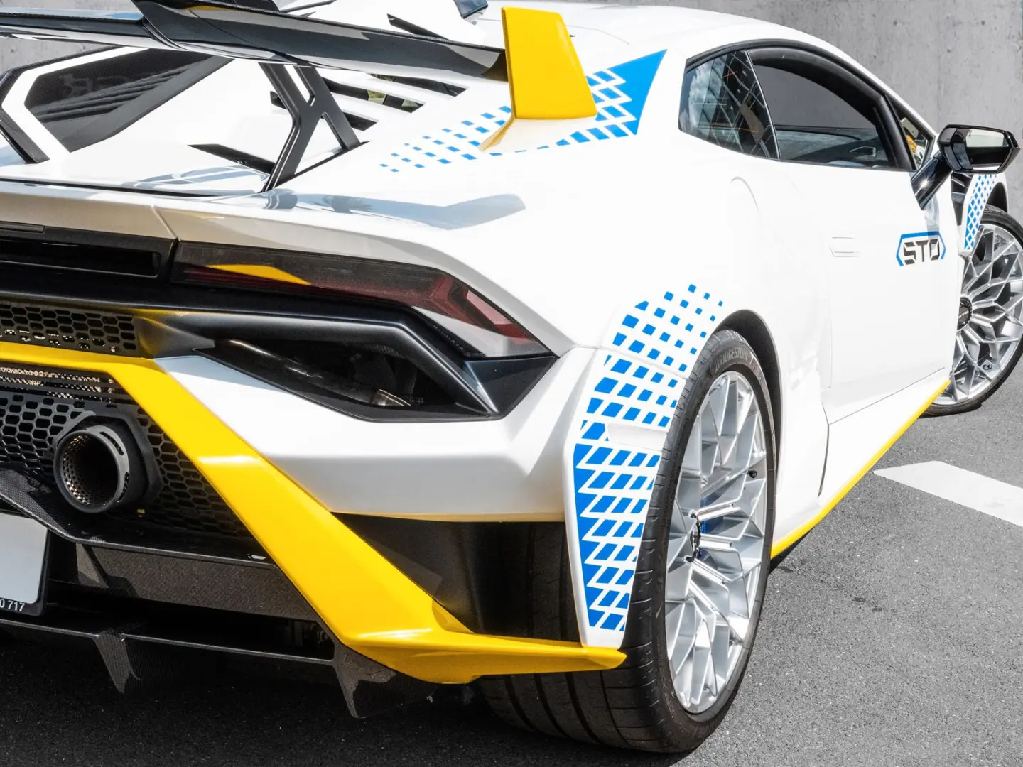 Huracan STO Bianco Monocerus  Lifting System