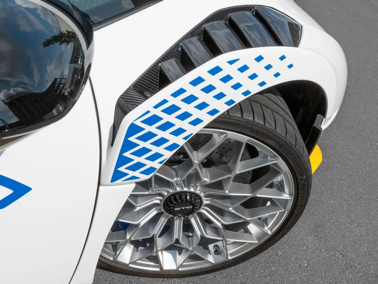 Huracan STO Bianco Monocerus  Lifting System