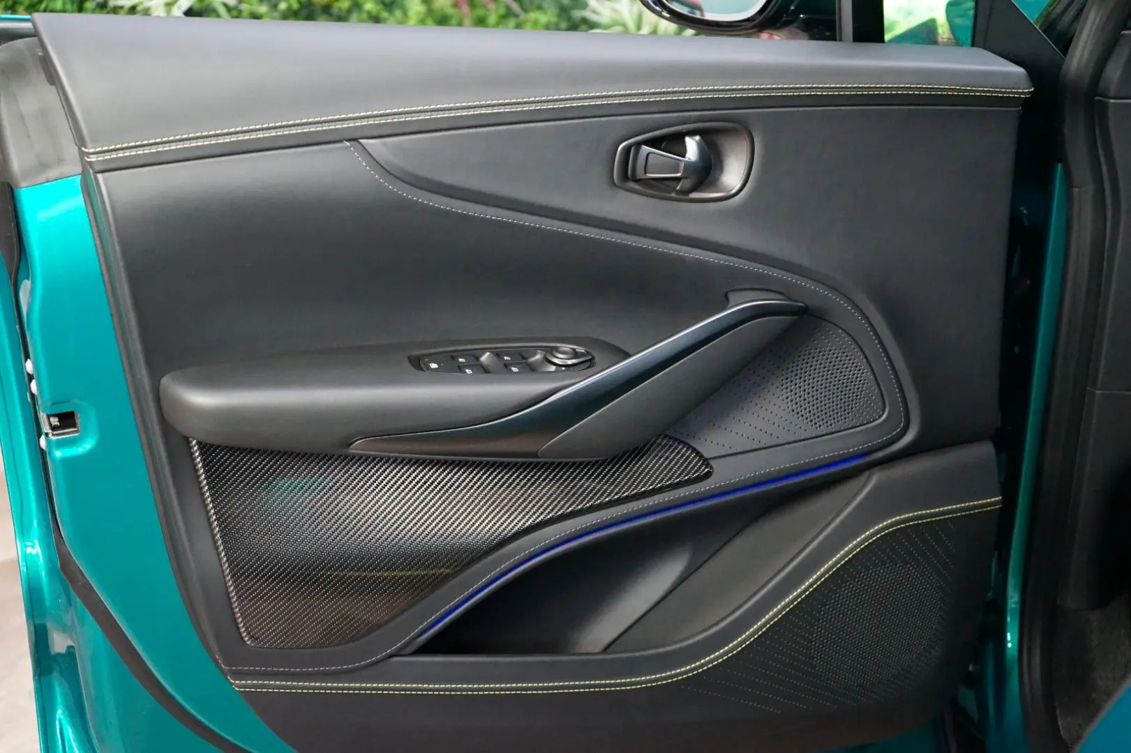 DBX707 AMR23 PACK AUX.HEAT CARBON