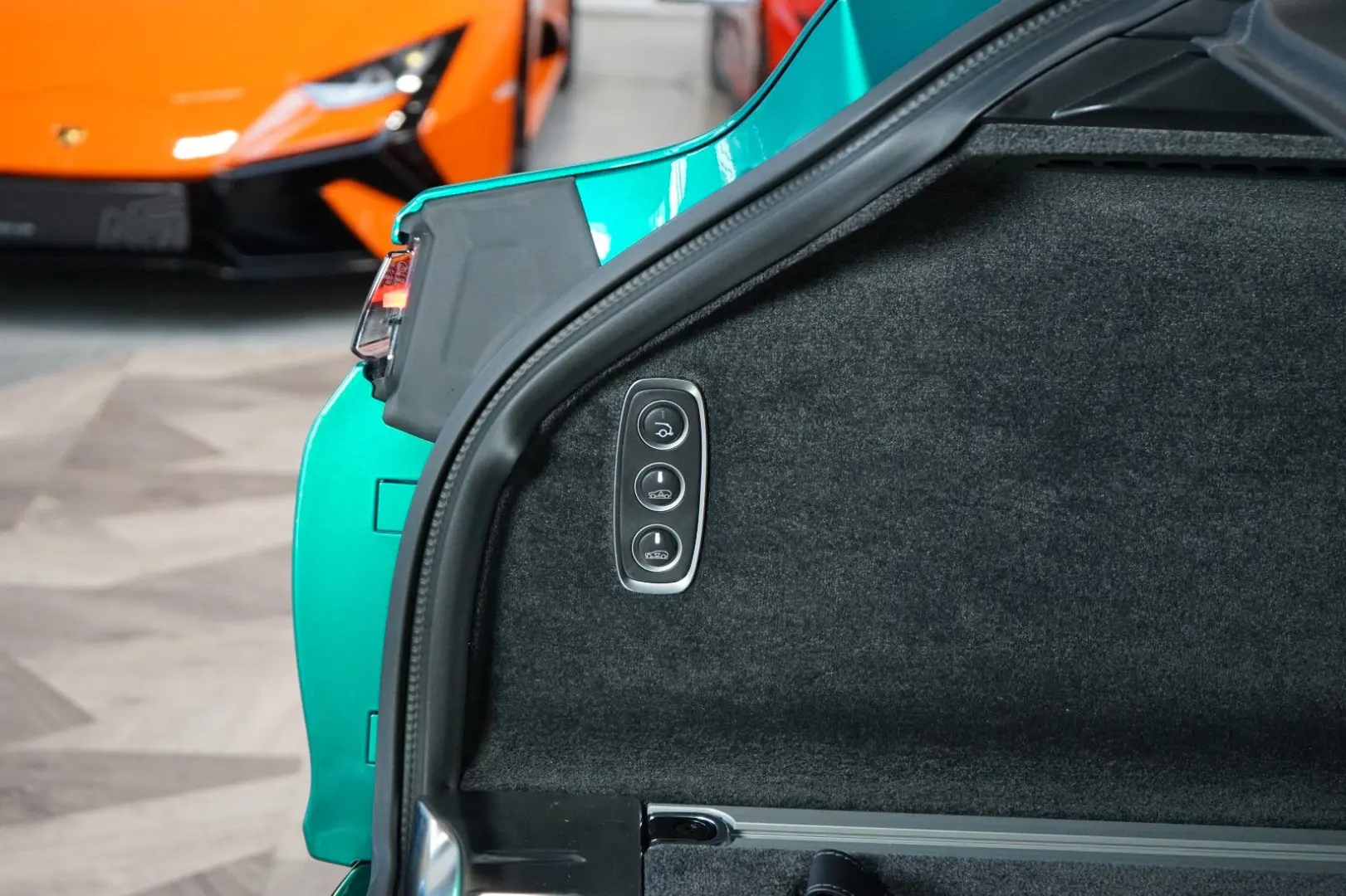 DBX707 AMR23 PACK AUX.HEAT CARBON