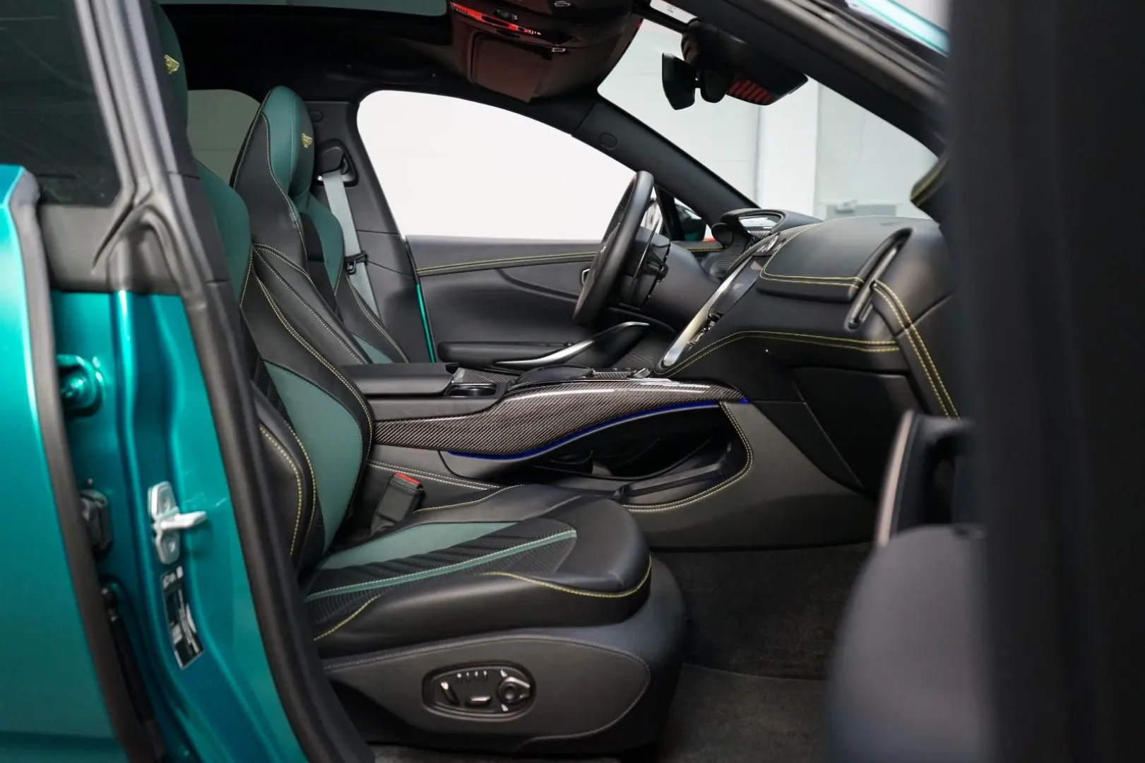 DBX707 AMR23 PACK AUX.HEAT CARBON