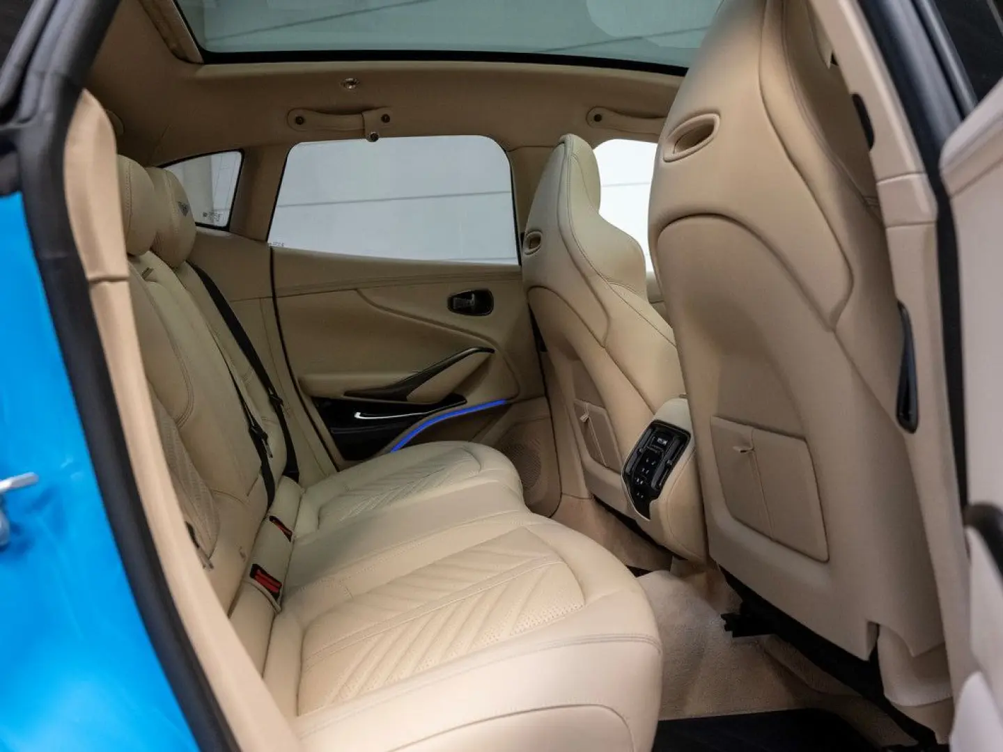 DBX 707 Elwood Blue Sandstorm