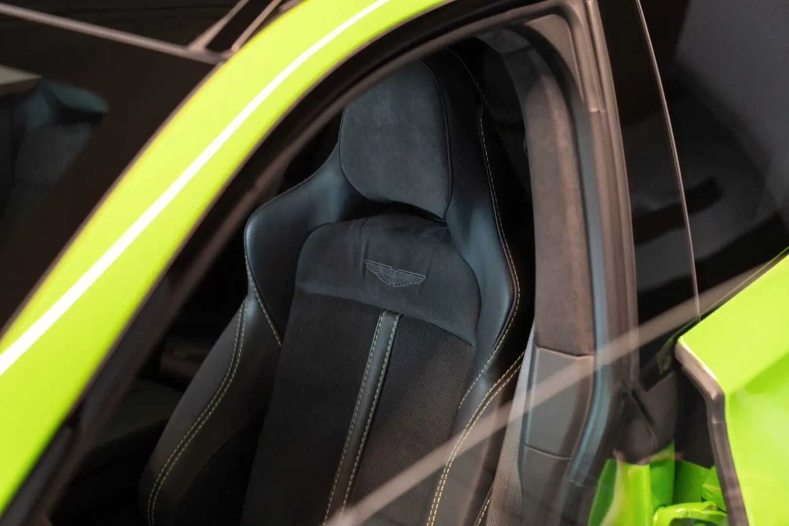 DBX 4.0 V8 DBX707  Carbon PPF