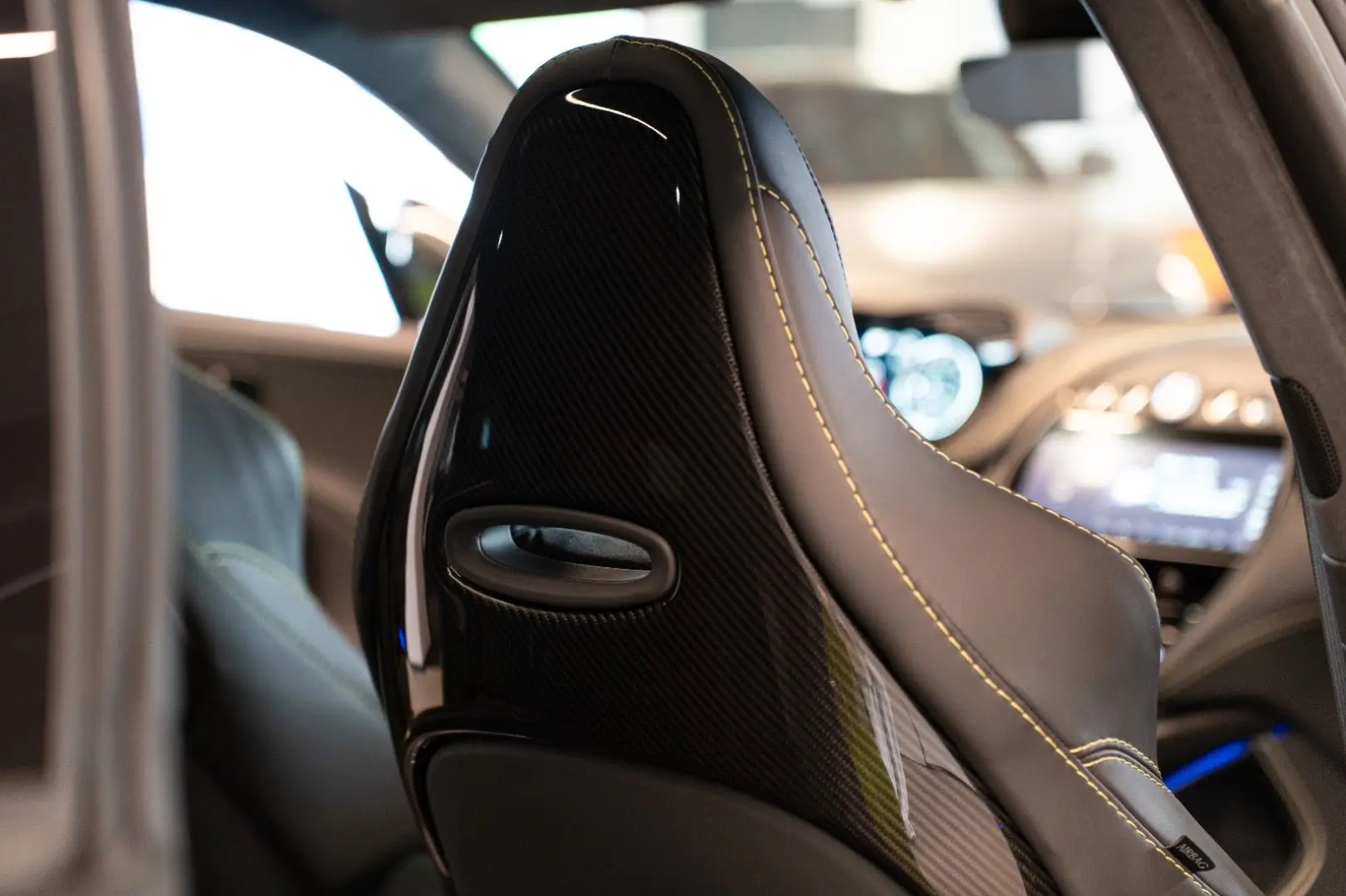 DBX 4.0 V8 DBX707  Carbon PPF