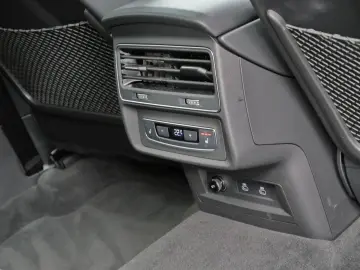 Q8 60 TFSIe quattro S line AHK Air Pano 360  HuD