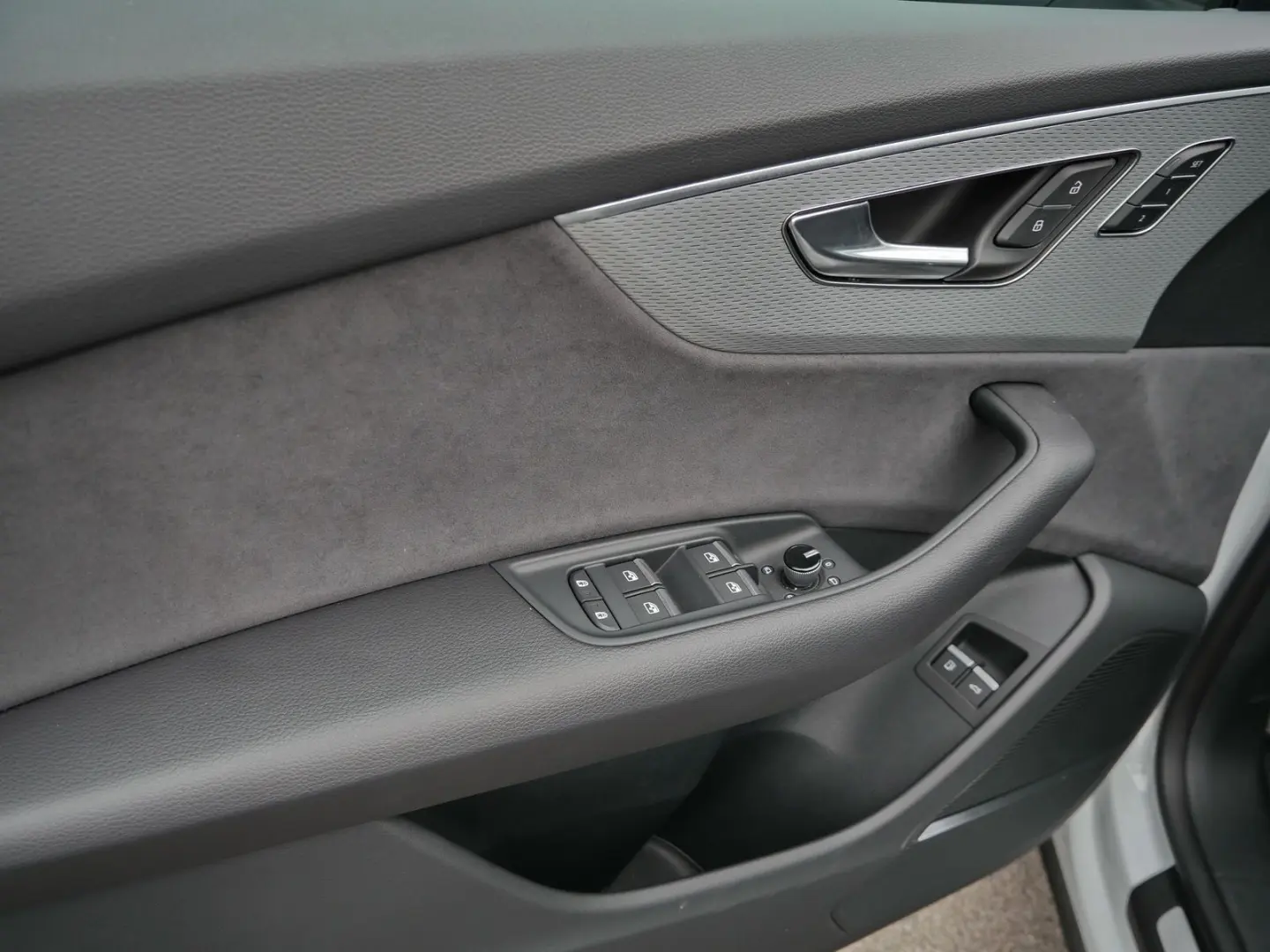 Q8 60 TFSIe quattro S line AHK Air Pano 360  HuD