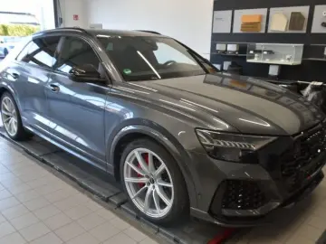 RSQ8 AHK PANO KERAMIK LEDER UPE 175T