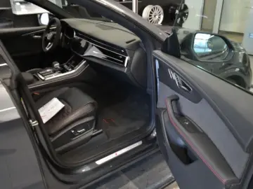 RSQ8 AHK PANO KERAMIK LEDER UPE 175T