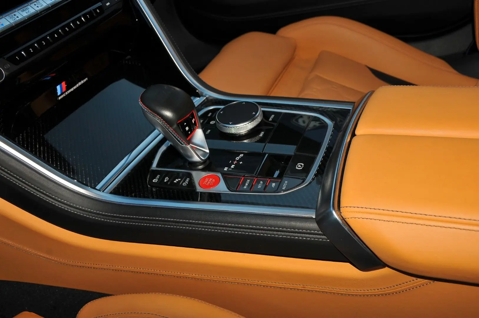 M8 Gran Coupe Competition Individual  B&W Carbon