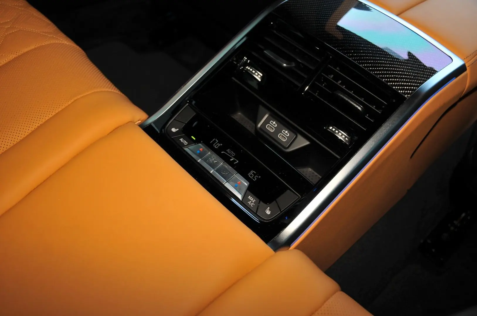 M8 Gran Coupe Competition Individual  B&W Carbon