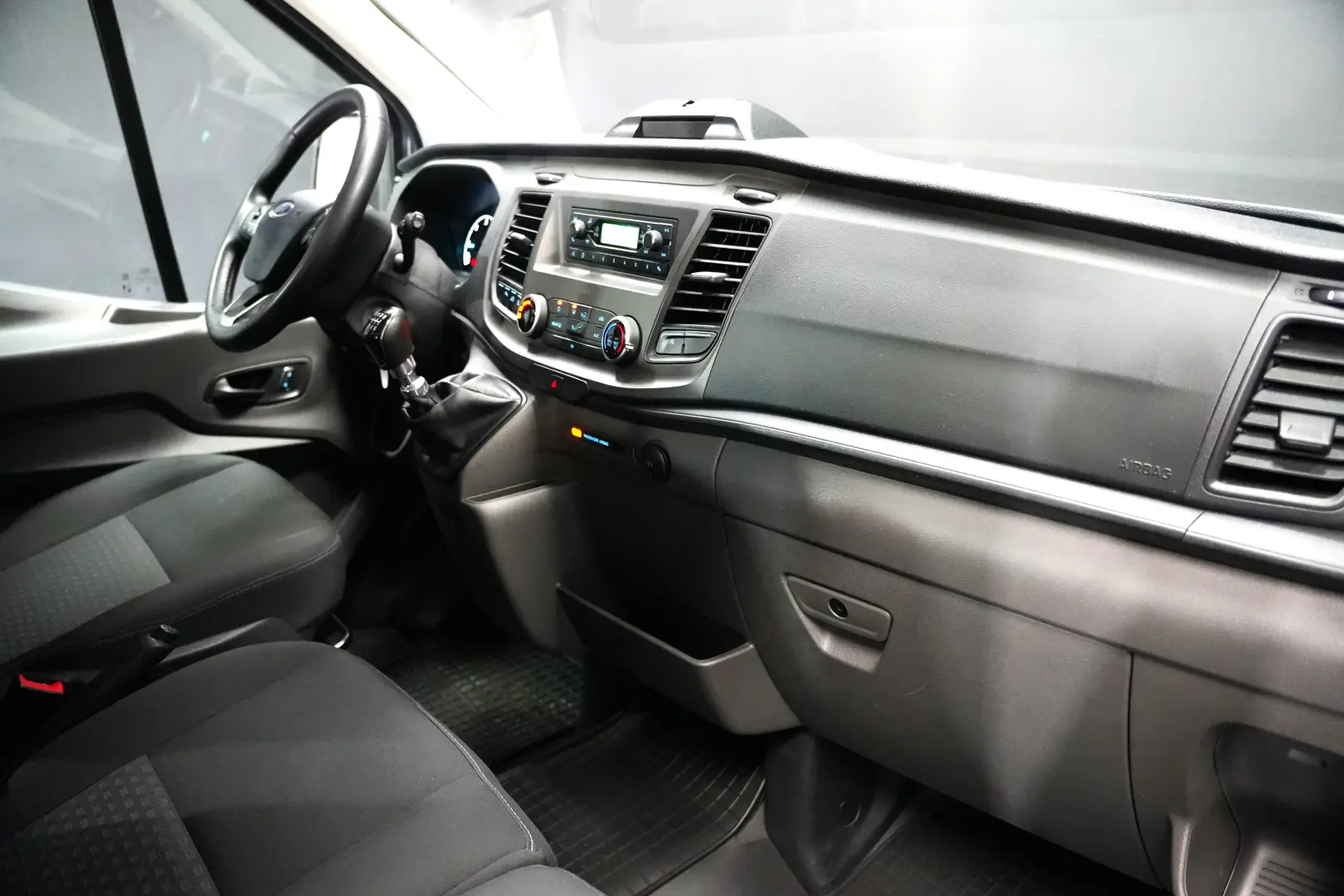 FORD TRANSIT 8 1 L3H2