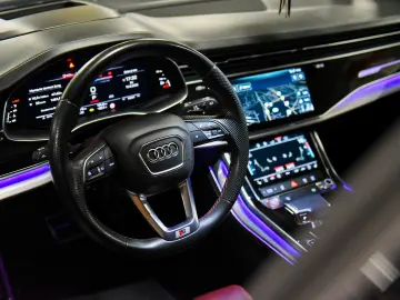 Audi SQ8