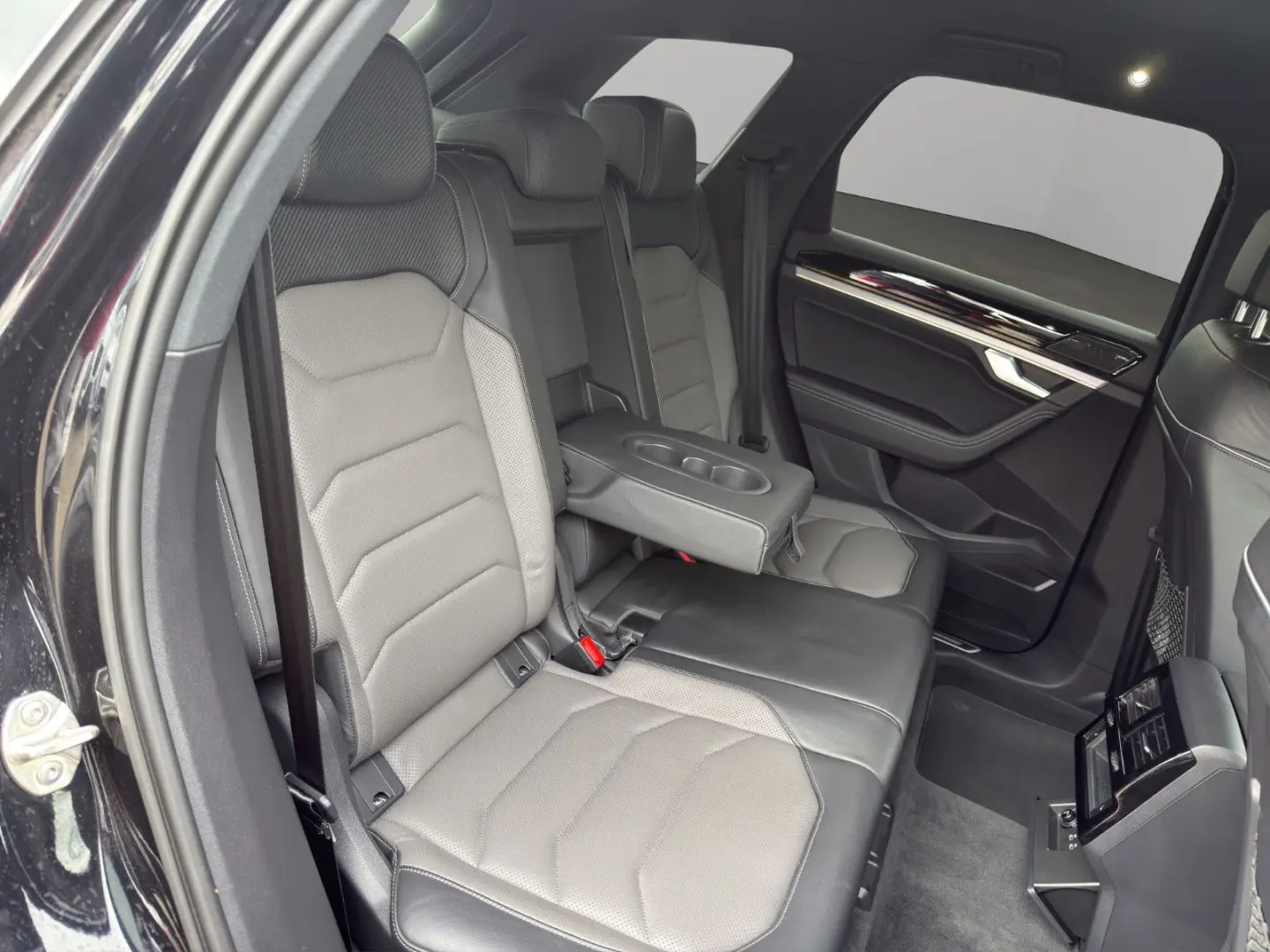 Touareg 3.0 TDI R-Line Black  MATRIX LUFT 21