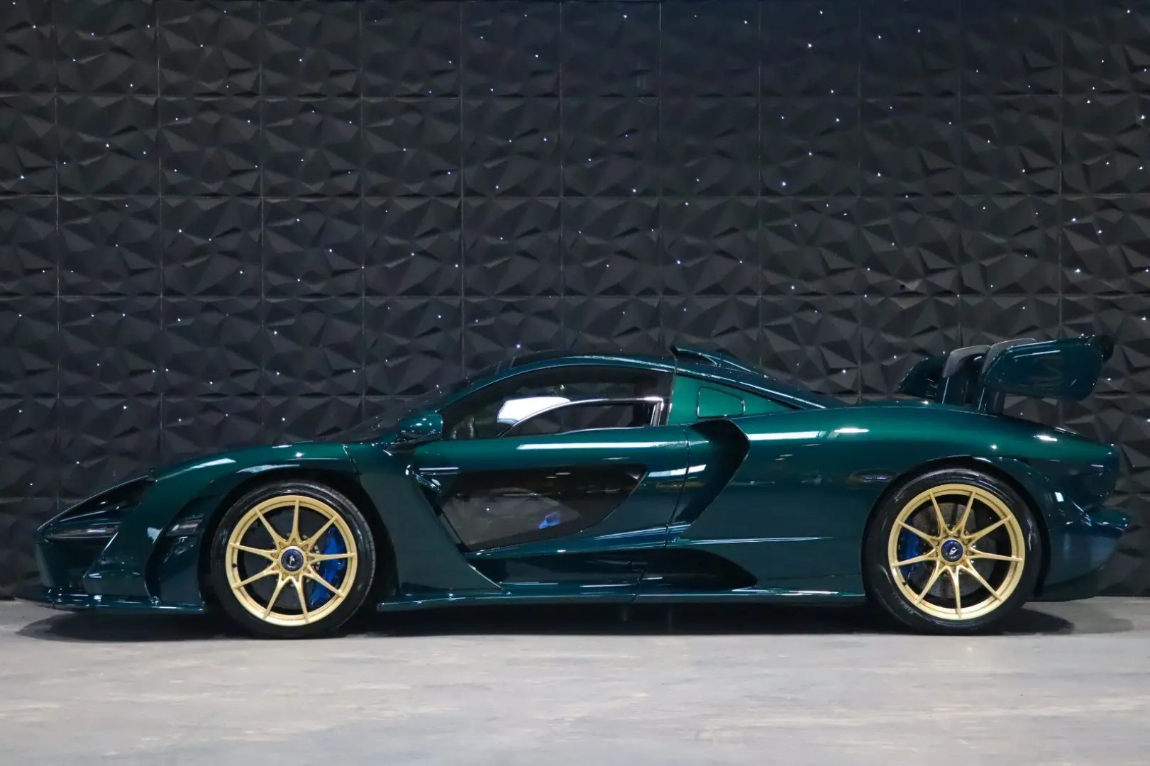 Senna - Green Carbon body Exposed - 1 of 1 - MSO