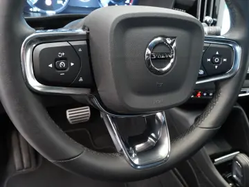 XC40 B4 B R Design LED NAVI ACC LEDER 360