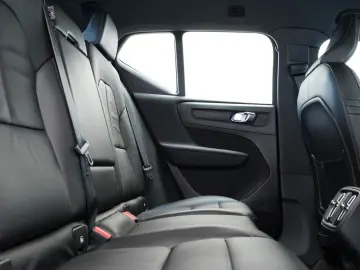 XC40 B4 B R Design LED NAVI ACC LEDER 360