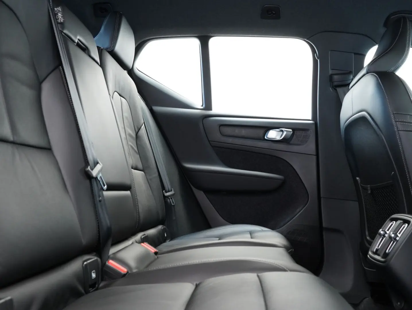 XC40 B4 B R Design LED NAVI ACC LEDER 360