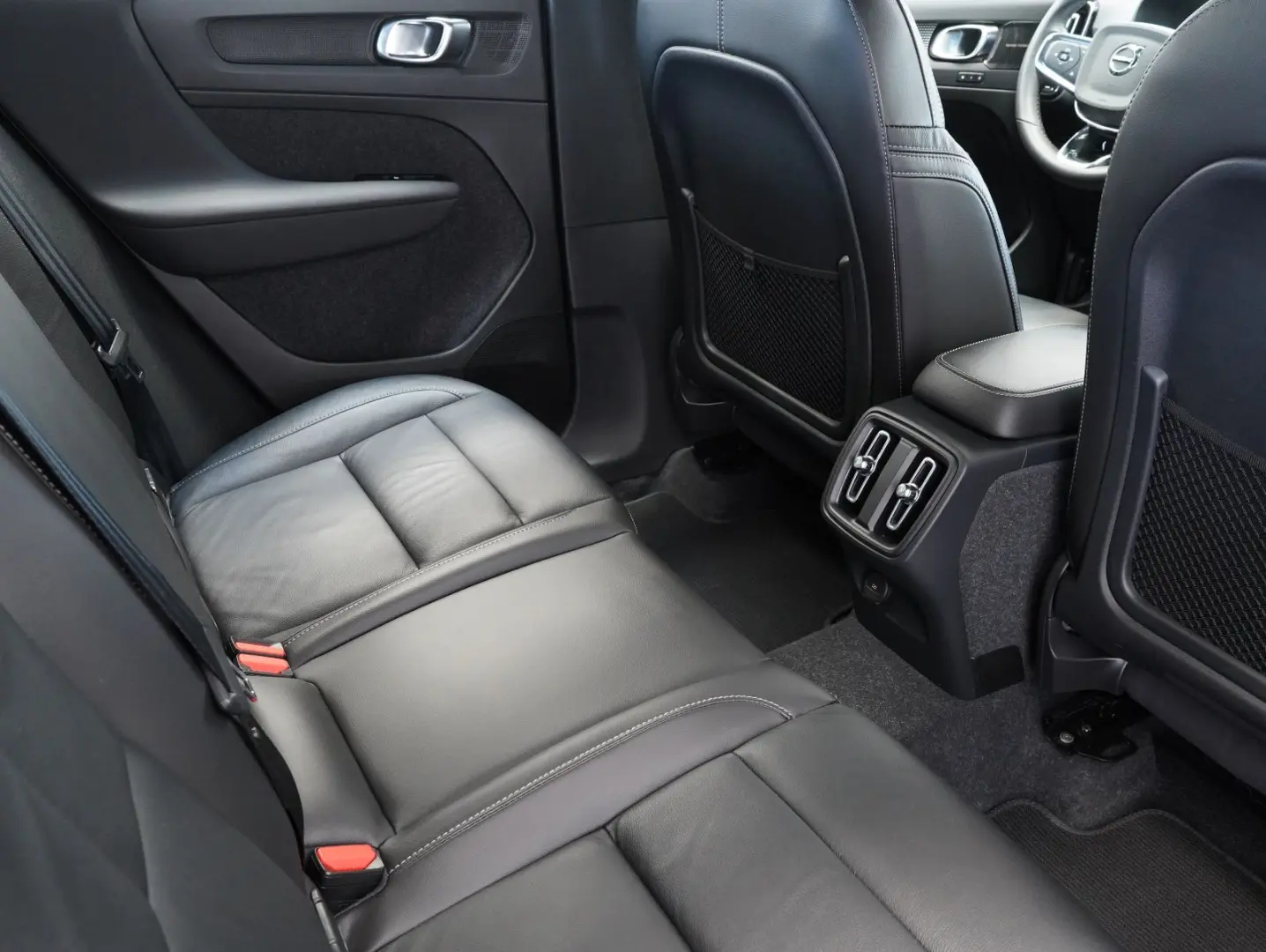 XC40 B4 B R Design LED NAVI ACC LEDER 360