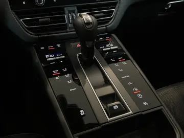 Macan III PANO AHK PDLS  Totwinkel ACC Kamera