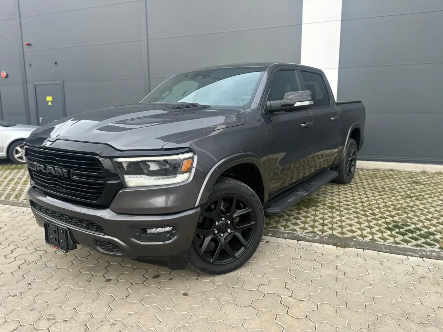 Laramie 3.0D 4X4 PANO AHK Night Edition 22Zoll