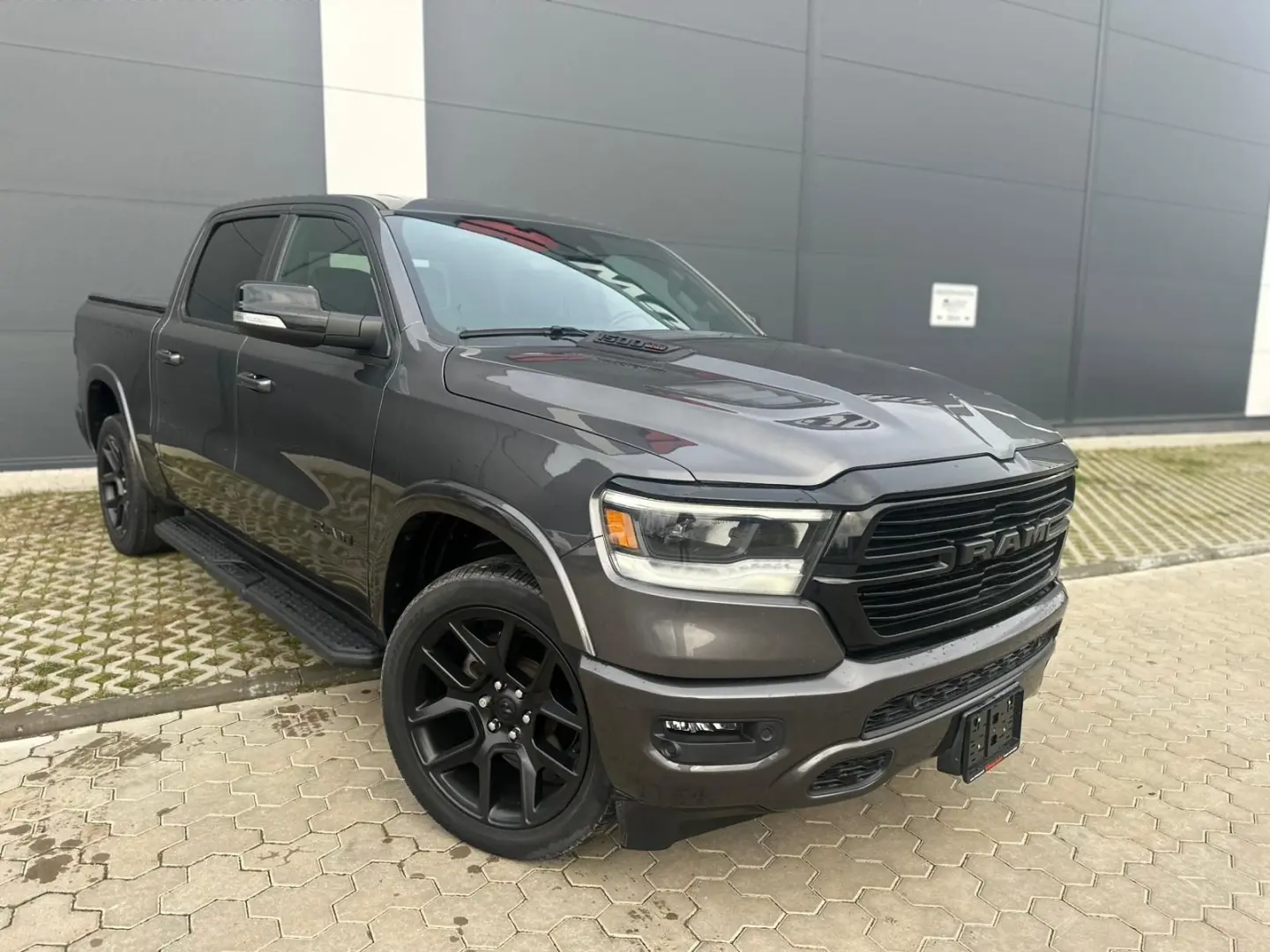 Laramie 3.0D 4X4 PANO AHK Night Edition 22Zoll