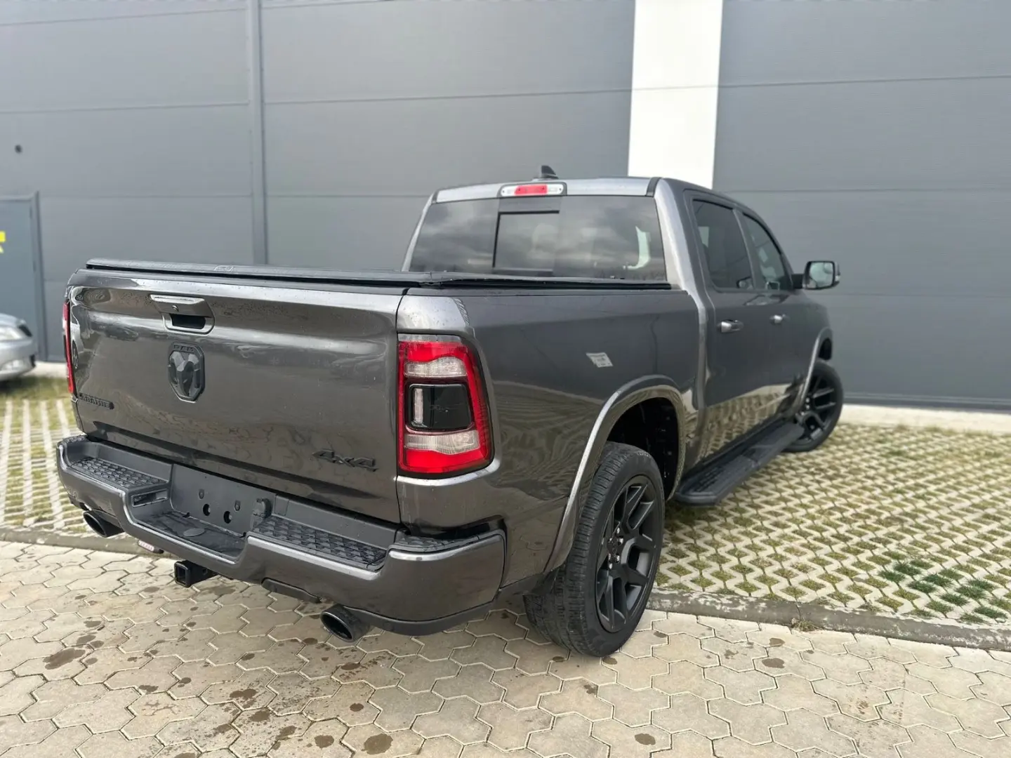 Laramie 3.0D 4X4 PANO AHK Night Edition 22Zoll